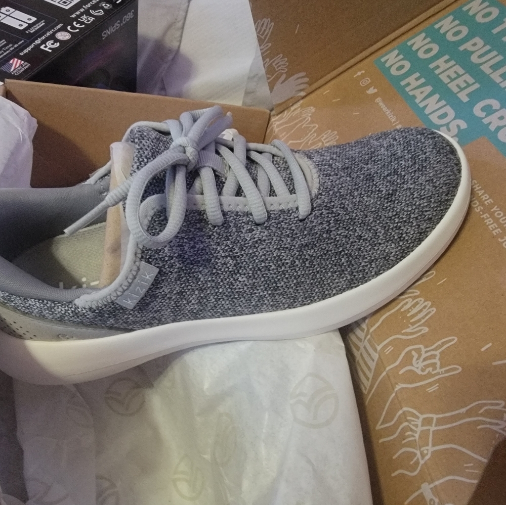 Kizik sneakers brand new